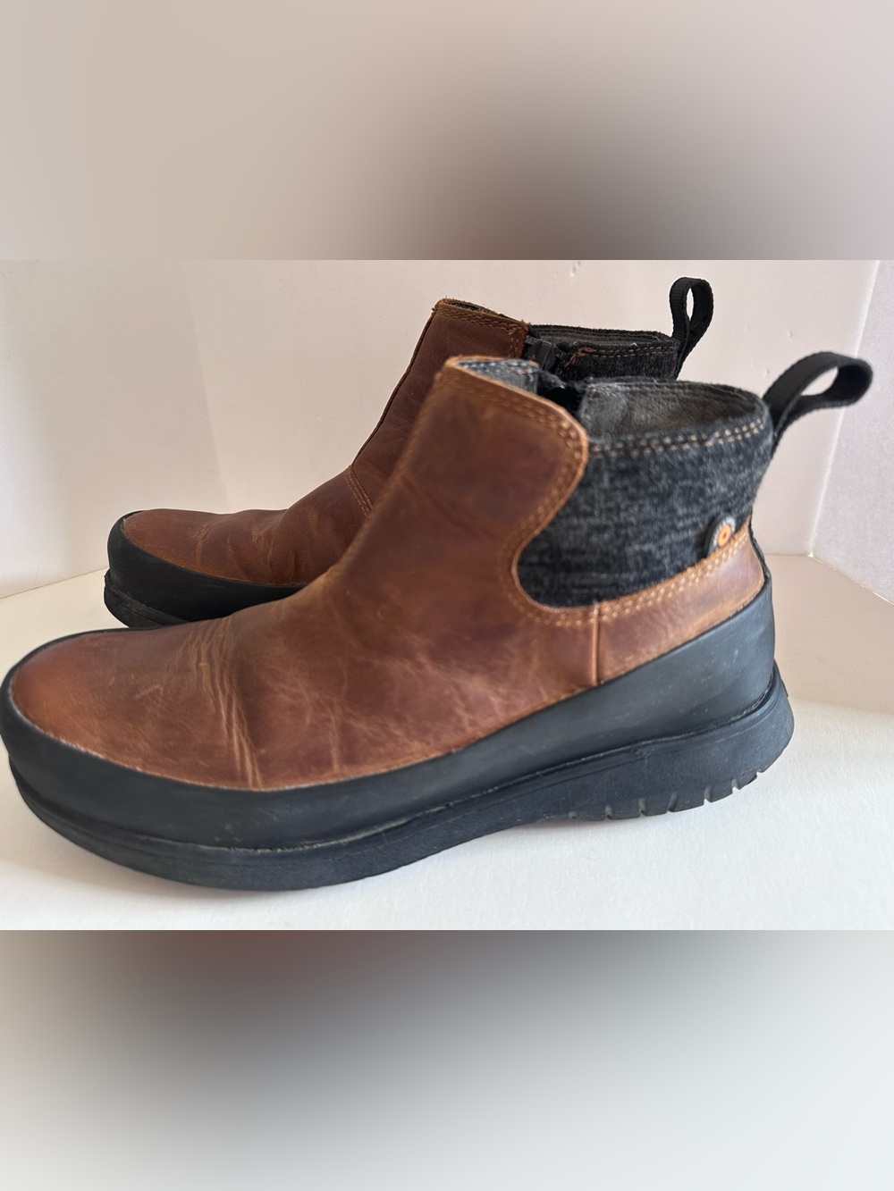 BOGS womens 7 Freedom Ankle BOOTS Brown Leather Waterproof Side Zip
